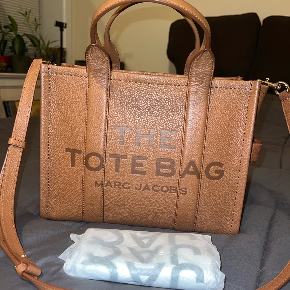 Marc Jacob’s Medium Tote in color: Argan Oil